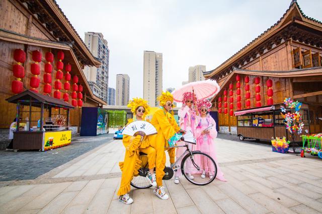 包含彩虹般炫目服装：魔力宝贝私服打造你的奇幻形象的词条